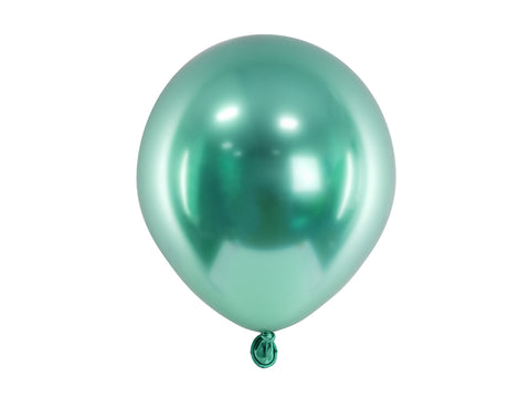 žali blizgūs balionai helio