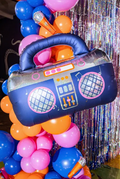 Folinis balionas Boombox tamsiai mėlynas 98 cm
Tamsiai mėlynas Boombox formos folinis balionas
Folinis magnetolos balionas su holografinėmis detalėmis