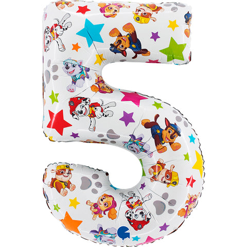 Baltas folinis skaičiaus formos balionas su „Šuniukų patrulio“ (Paw Patrol) herojais ir spalvotomis žvaigždėmis.